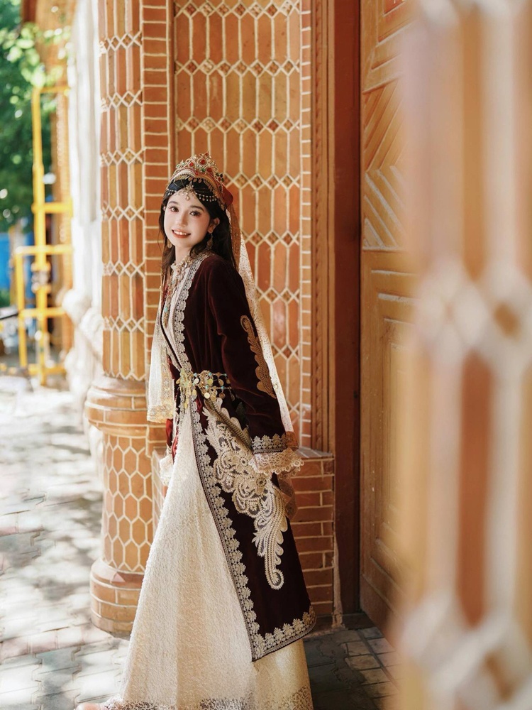 新しい少数民族ウイグル服エティリセス旅行写真撮影衣装プリンセ - Ethnic Clothing & Online Fashion Store Khaadi Us のレビューと価格